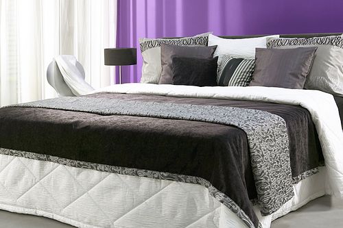 Sprei zwart met rand en twee kussens 50x50 barok
